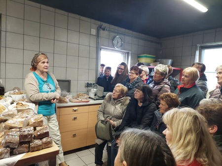 Degustacija odličnega raznovrstnega kruha, ki ga peče ga. Krista v krušni peči